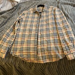 Burberry Britt, Stain on the collar as shown in the picture. (NWT/Preloved)